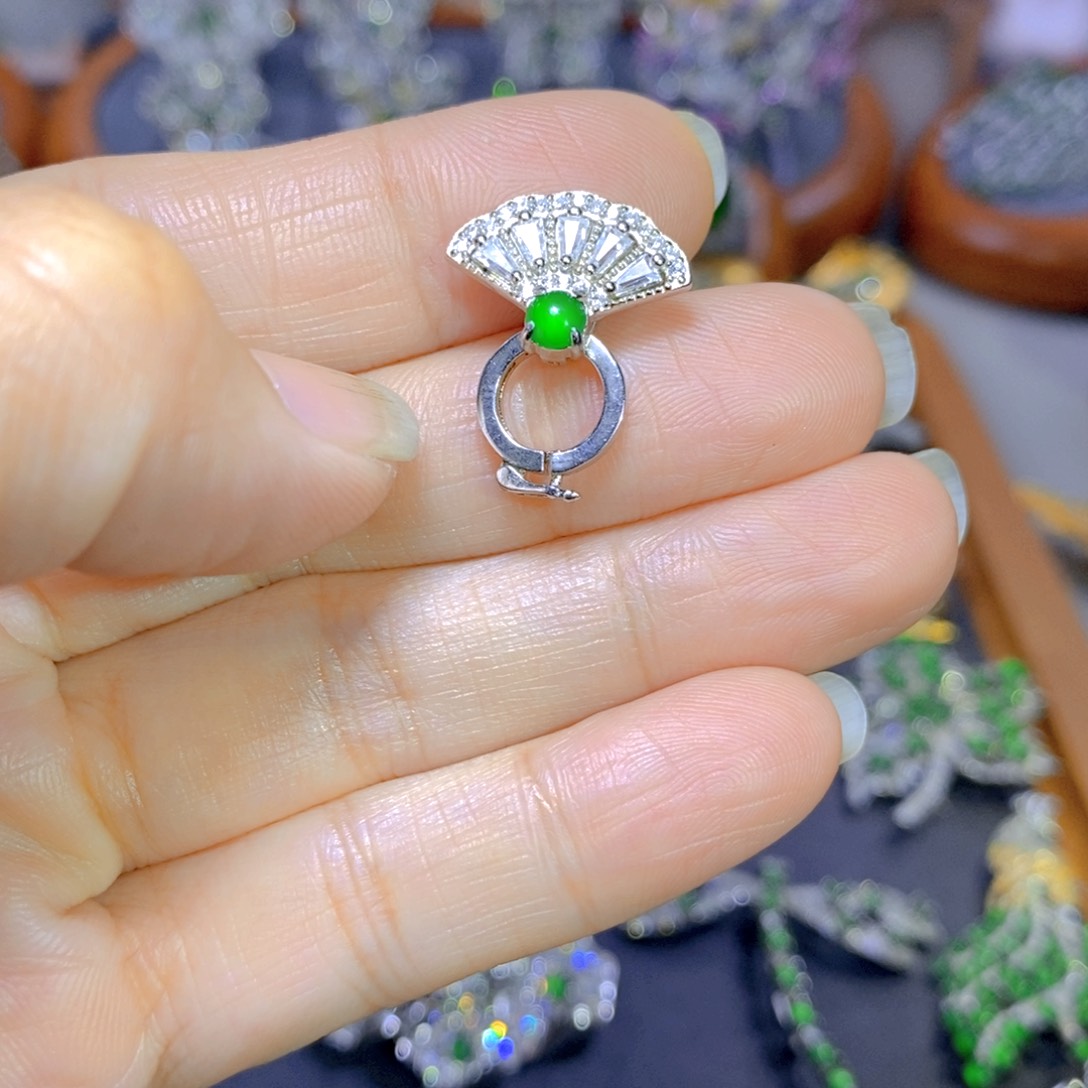 翡翠颈饰银S925镶嵌天然翡翠