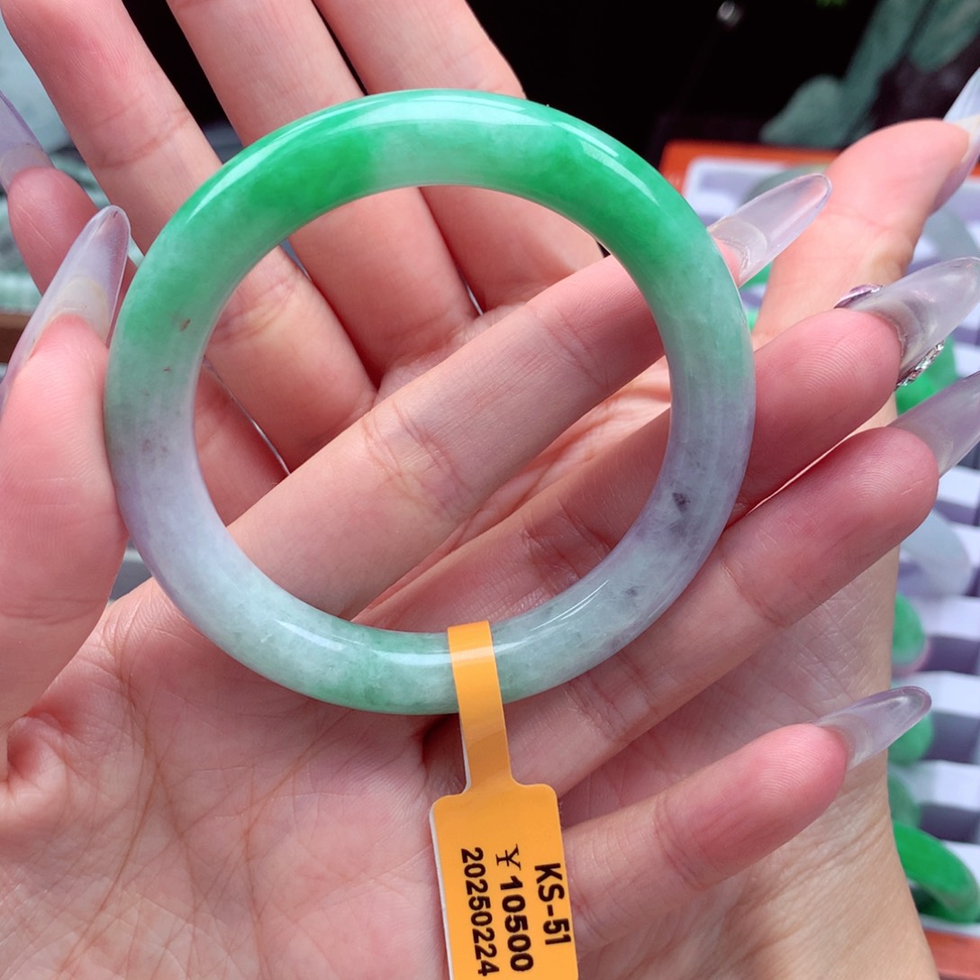 翡翠手镯未镶嵌翡翠