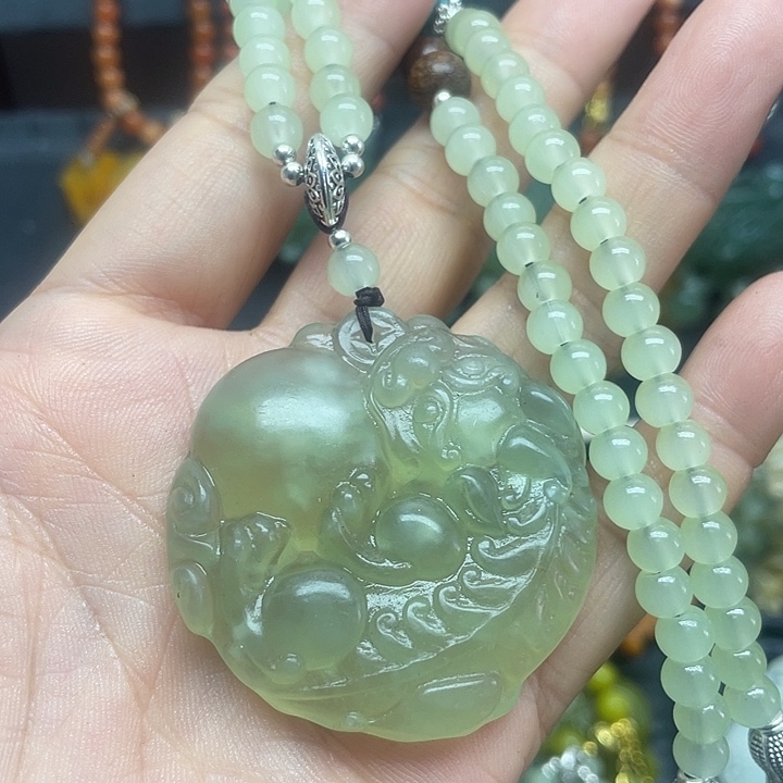 未镶嵌蛇纹石玉颈饰