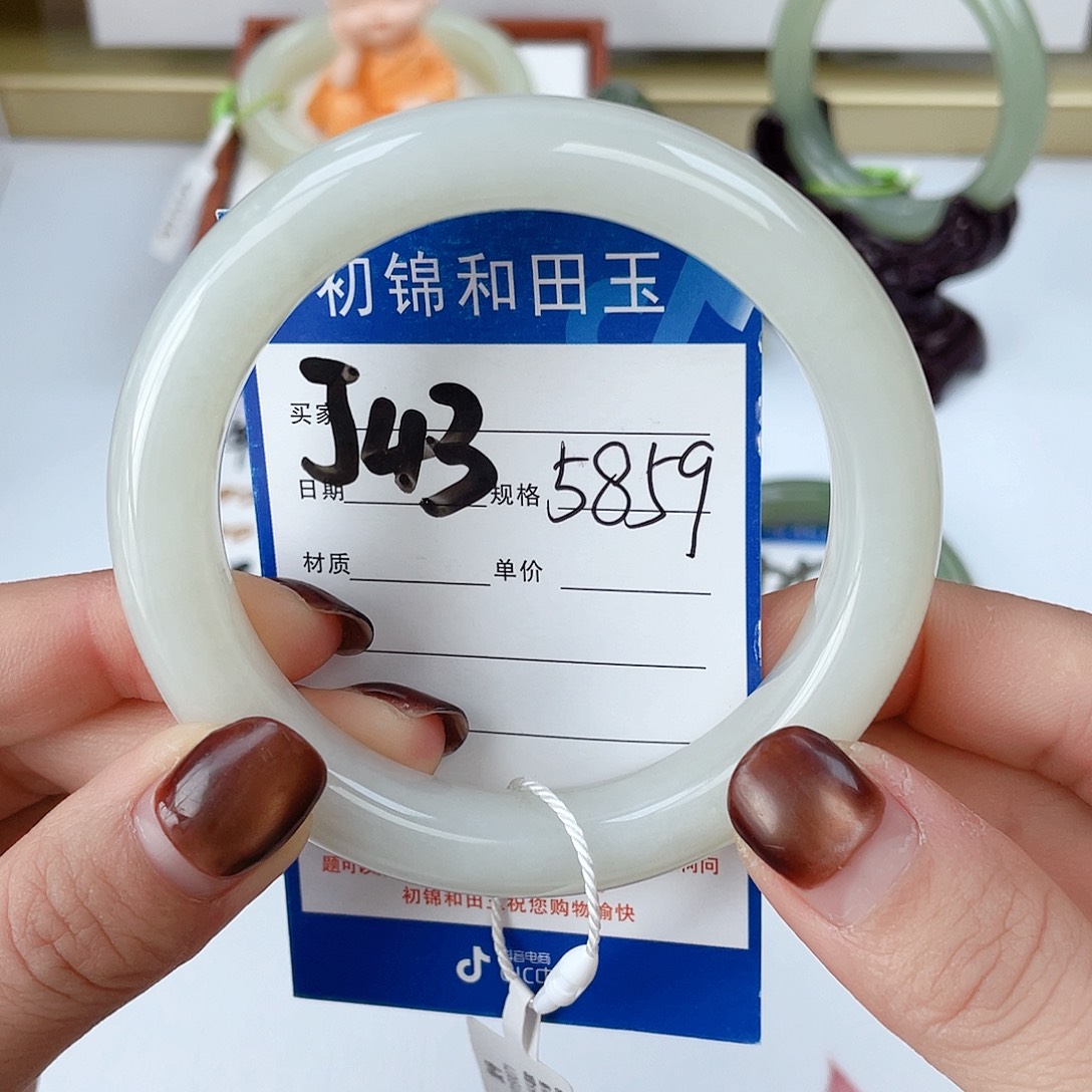 和田玉手镯未镶嵌