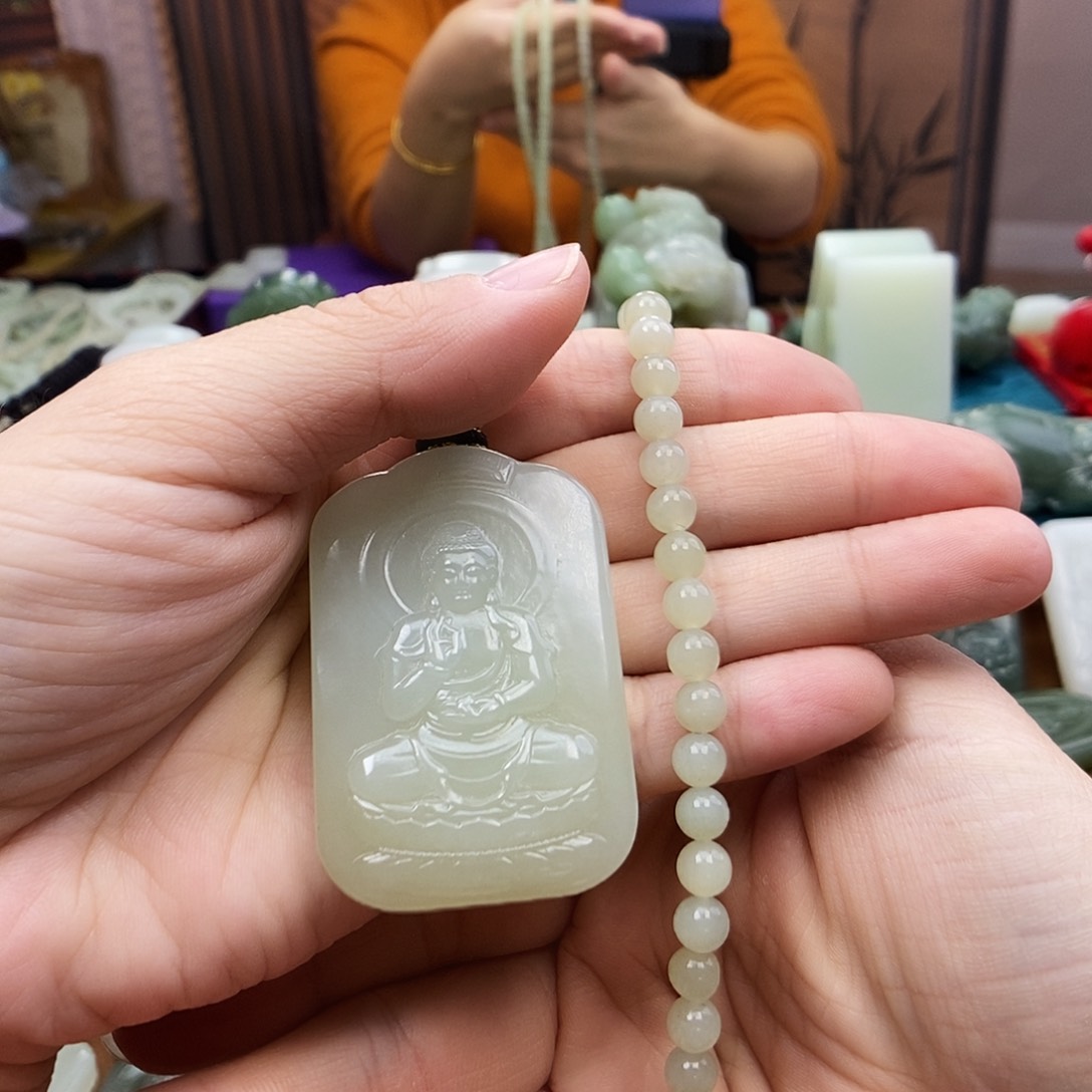 颈饰未镶嵌和田玉王*