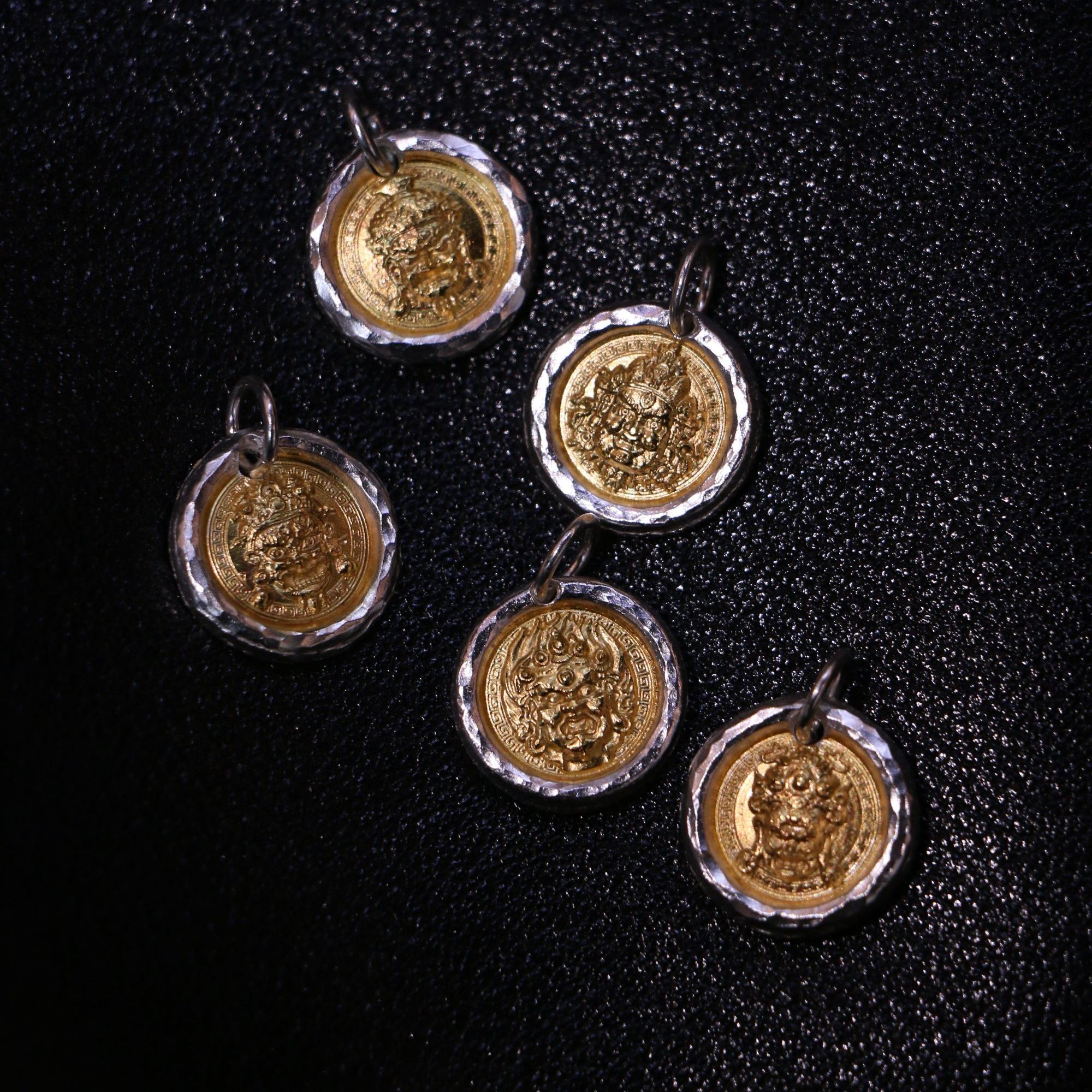 足银银制品 【小号】纳财原创黄财神手工锤纹足银贴金素款重工侧挂