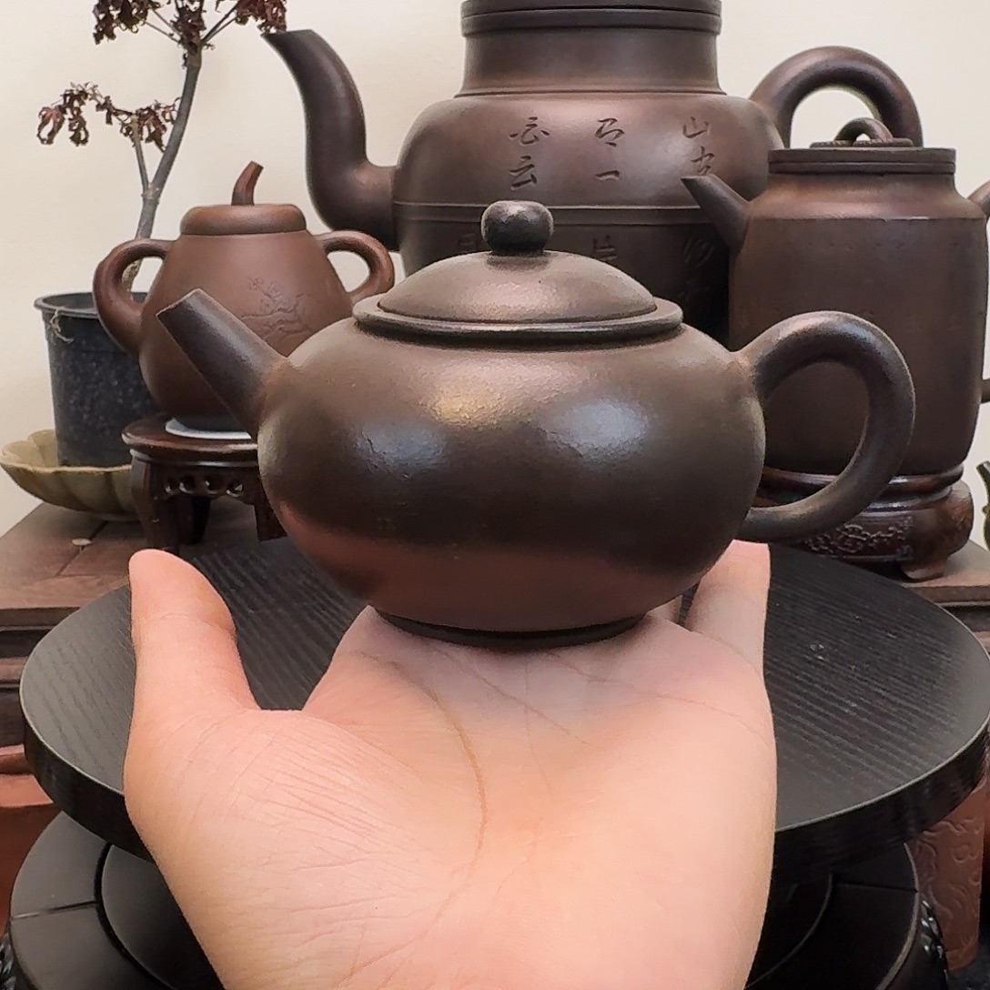 紫砂老黑料卡盖水平文人壶