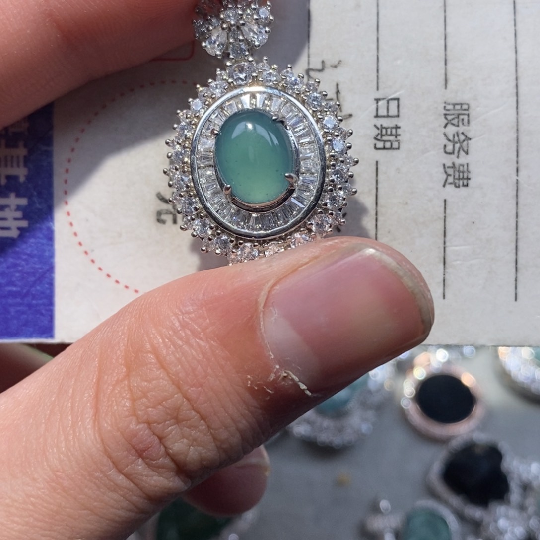 翡翠颈饰未镶嵌翡翠