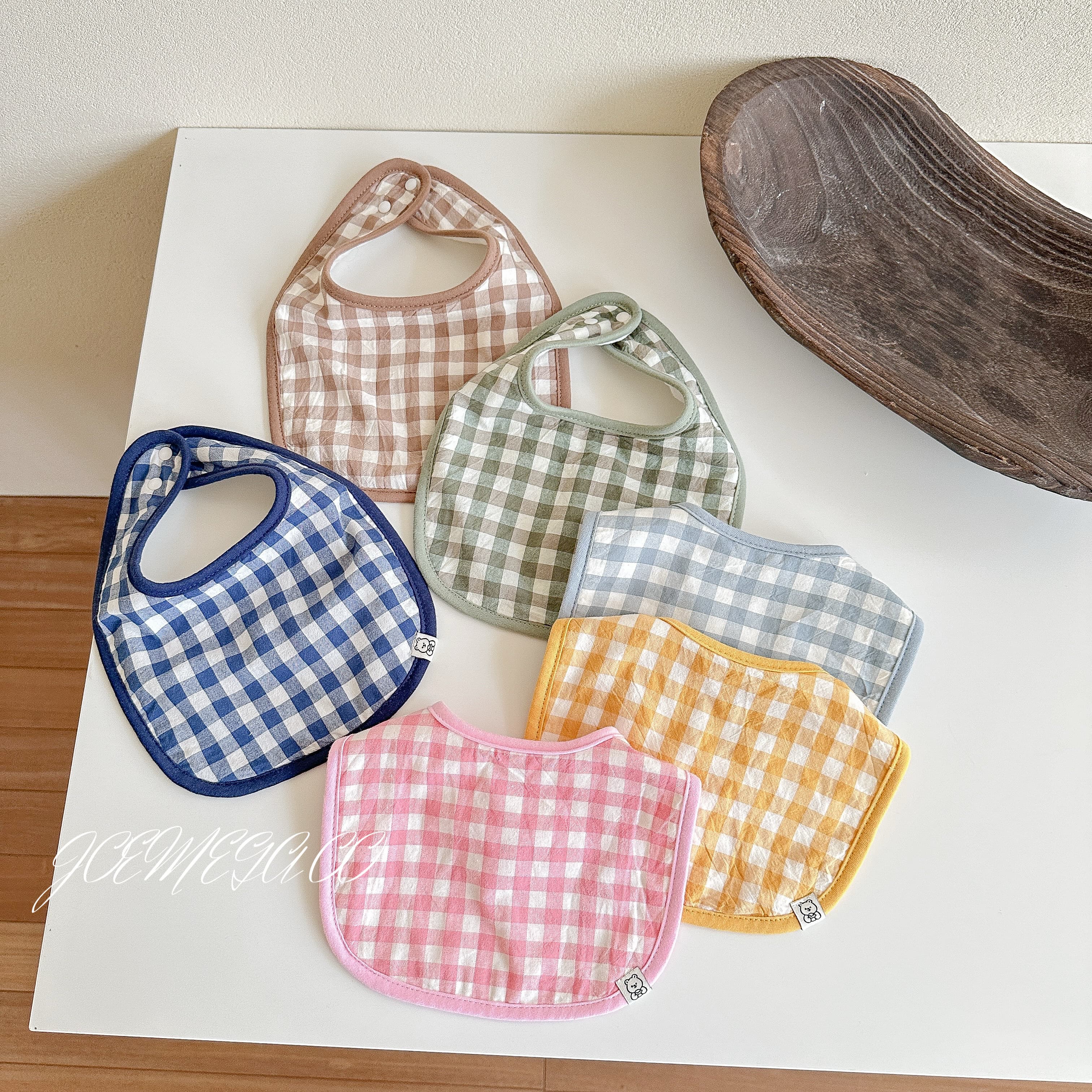 韩系ins彩色格子婴儿围嘴宝宝口水巾纯棉A类新生儿U型围兜0-1-2岁