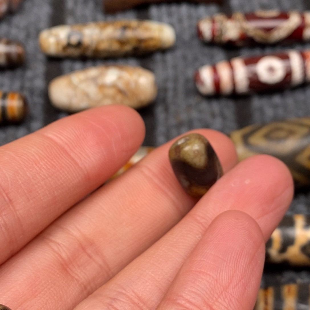 伊***东白玉菩提吊坠天珠