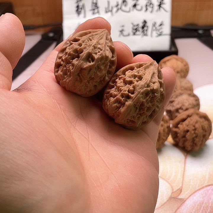 文玩核桃吊坠野生鸡心