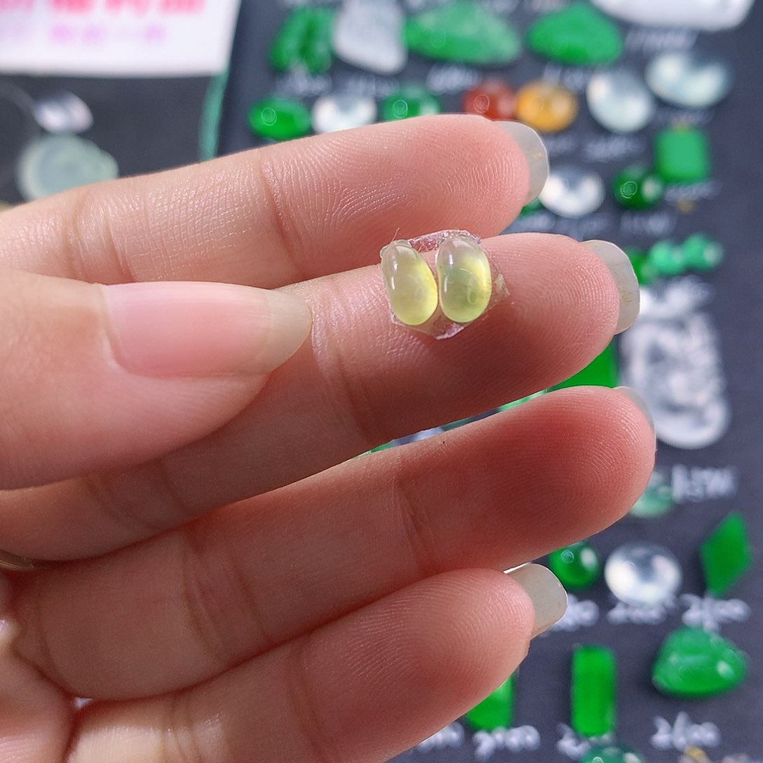 【闪购商品】翡翠颈饰未镶嵌小福瓜一对