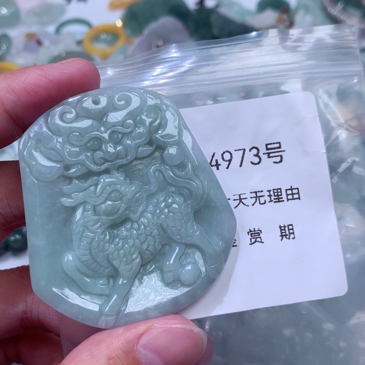 翡翠未镶嵌颈饰挂件