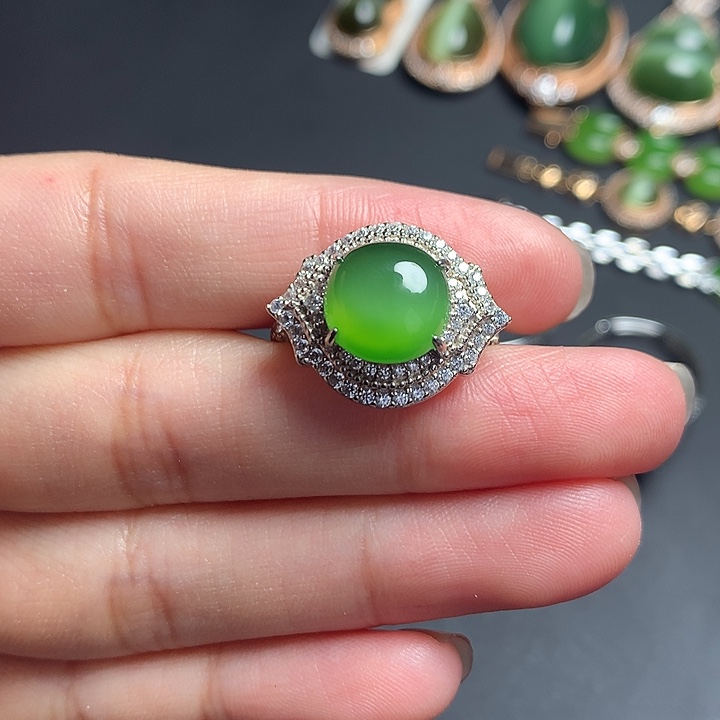 豆***人和田玉银S925镶嵌戒指