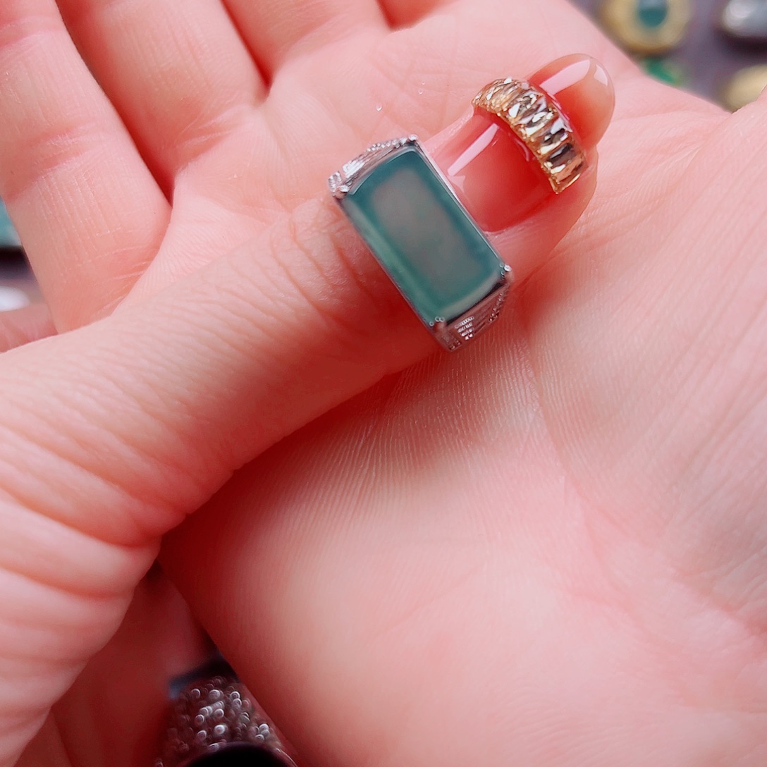 未镶嵌戒指翡翠1