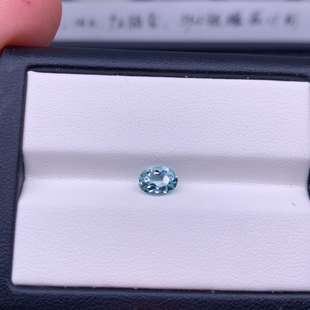 海蓝宝石裸石特价0.8克拉