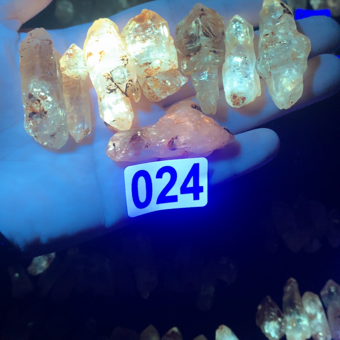 水晶油胆水晶89.7克未镶嵌