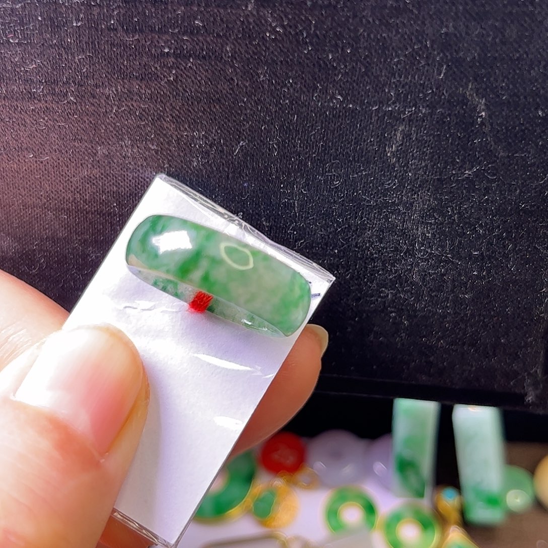 P***l翡翠未镶嵌戒圈指环18