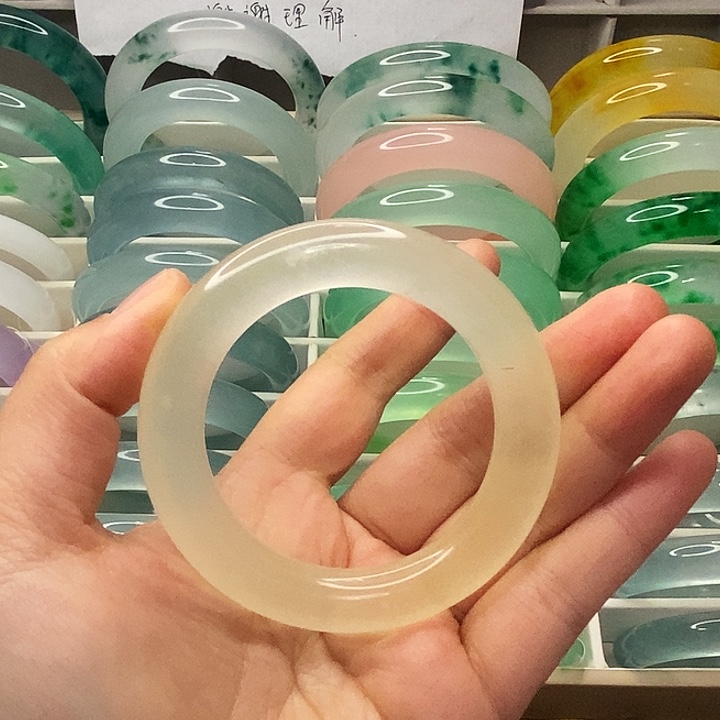 石英质玉未镶嵌手镯