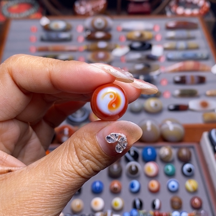 邱***力玛瑙/玉髓未镶嵌颈饰