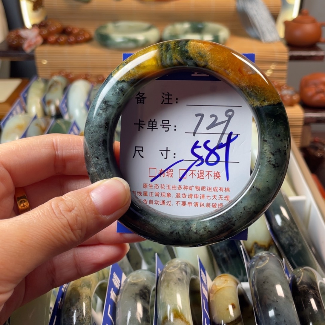 蛇纹石玉未镶嵌手镯