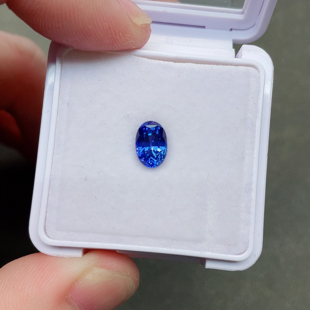蓝宝石裸石未镶嵌2.06克拉皇家蓝AIGS证书