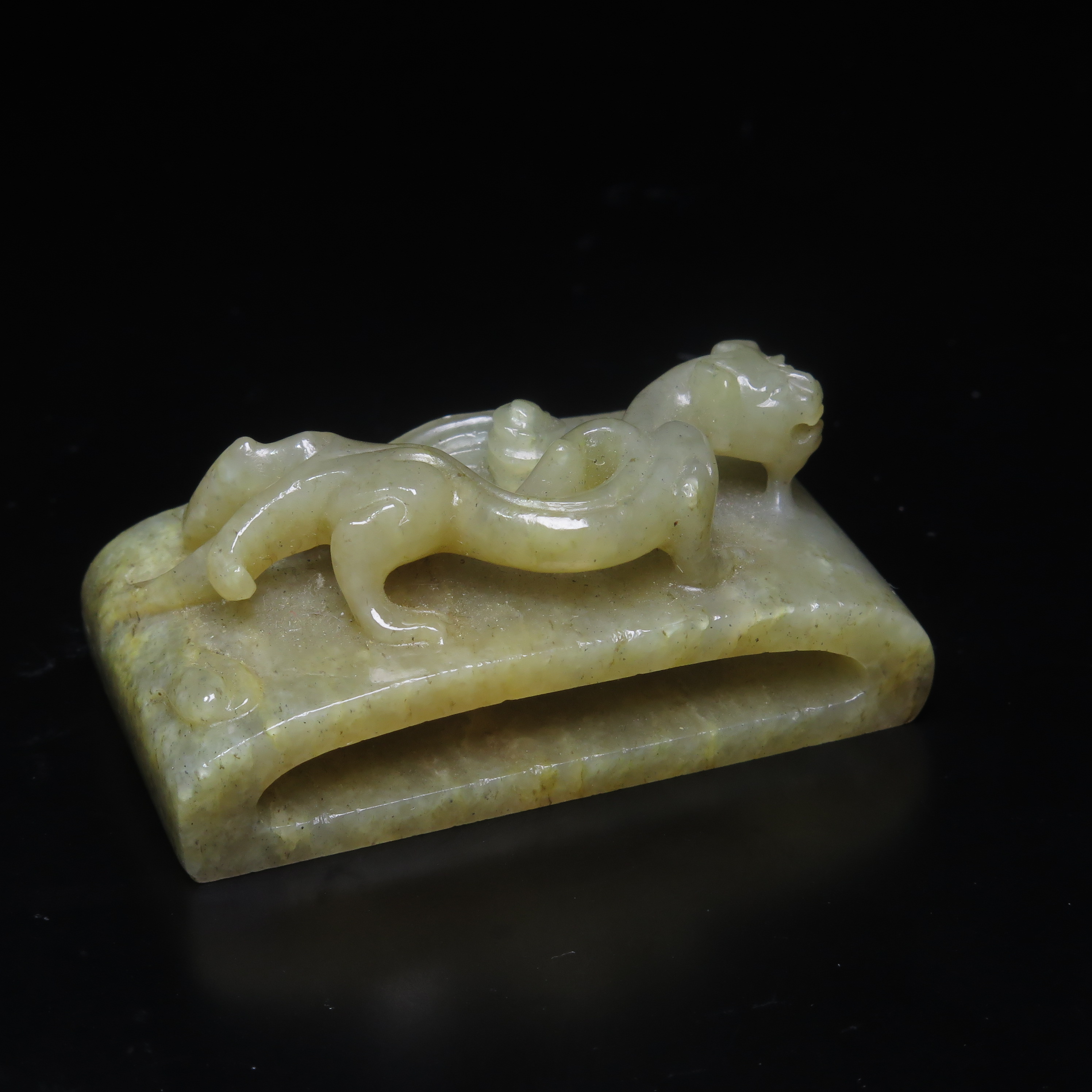 清代高浮雕螭纹玉带穿/MZ327140/和田玉/民族文物