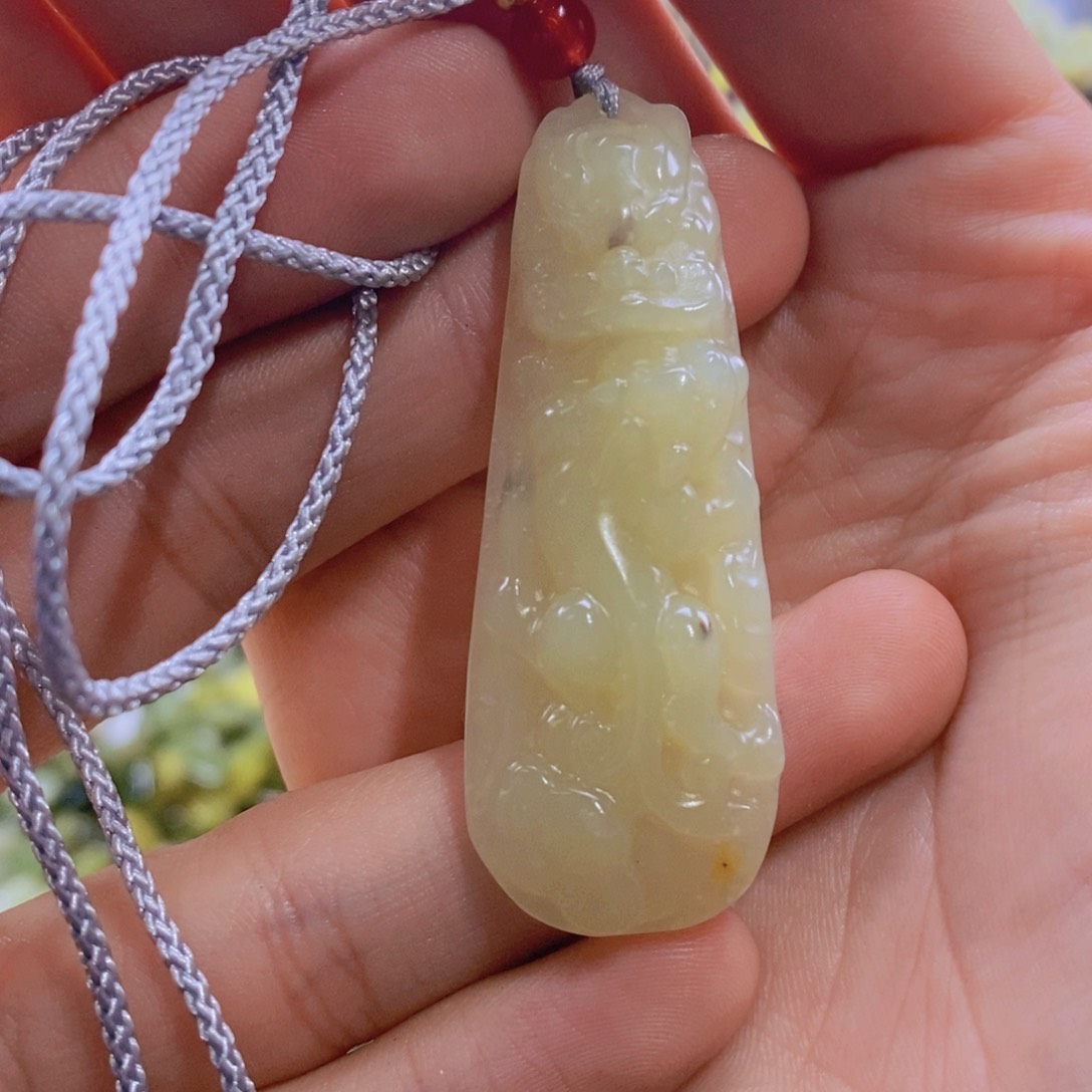 蛇纹石玉吊坠未镶嵌