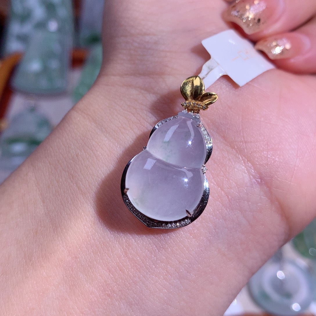 翡翠吊坠(不含链)18K金镶嵌飘花葫芦