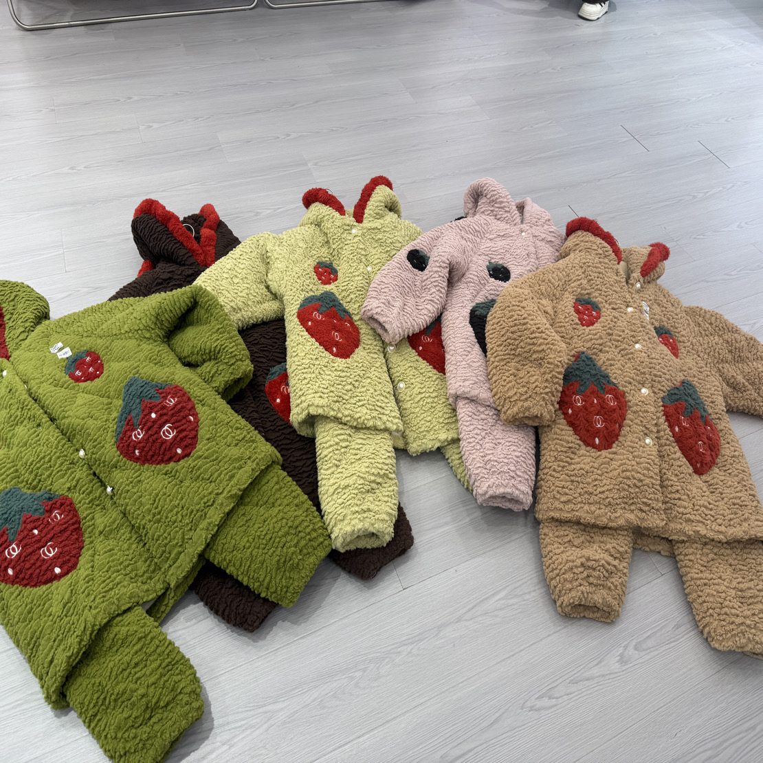 玛伦一恋草莓款保暖家居服百搭连帽时尚套装