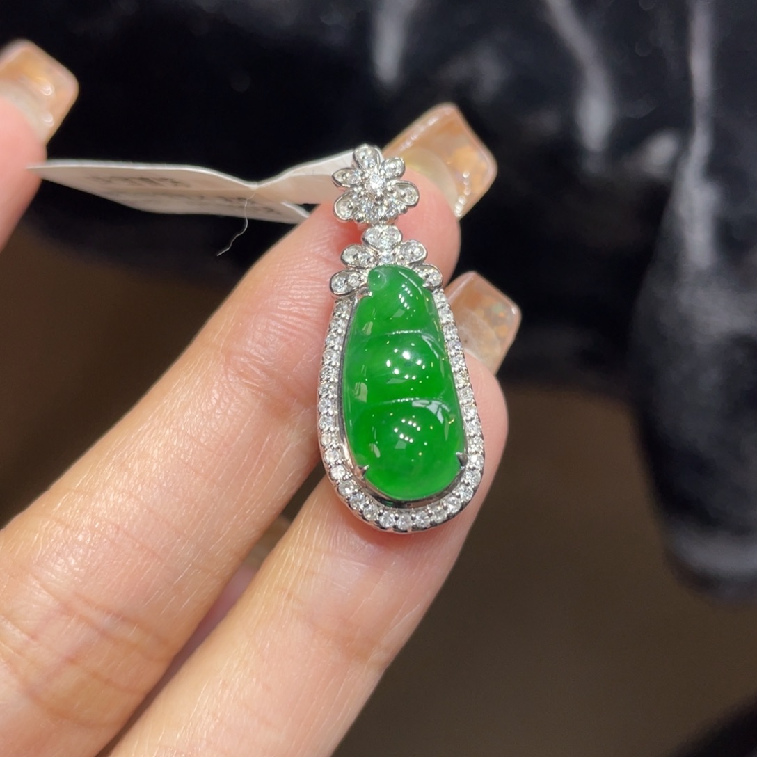 翡翠颈饰18K金镶嵌天然缅甸翡翠