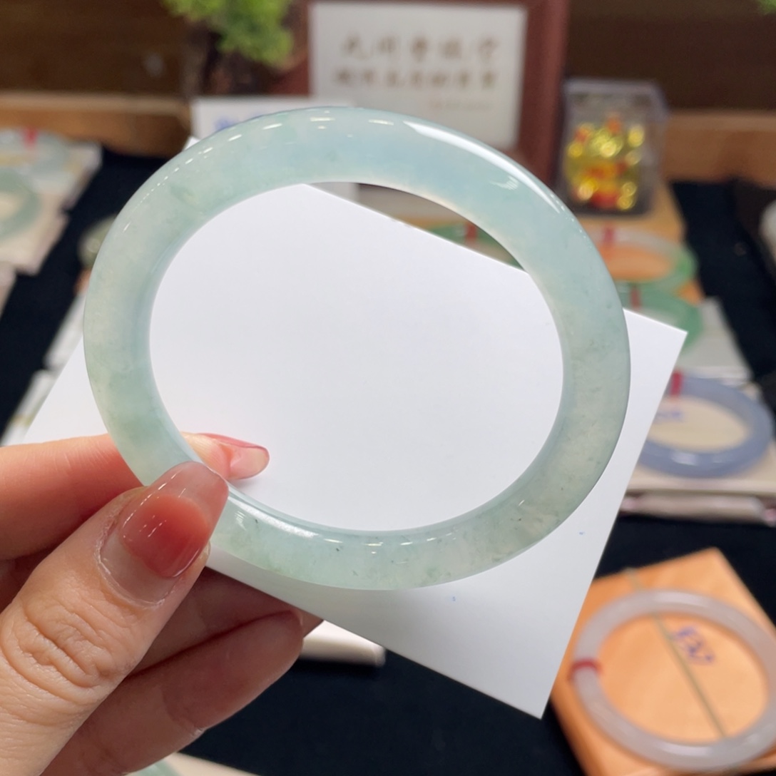 翡翠手镯未镶嵌54+圆