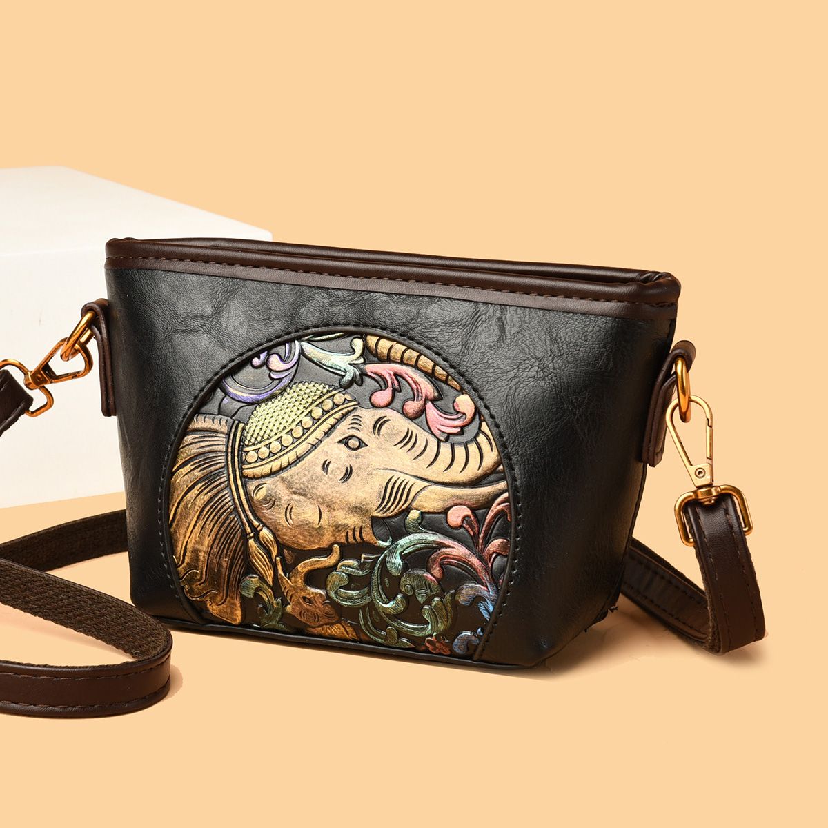 A1复古时尚斜挎包浮雕印花8473