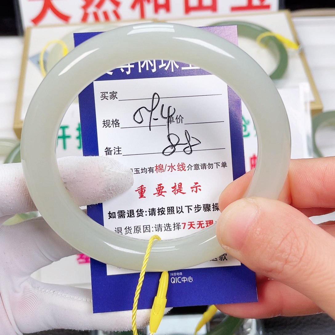 和田玉手镯未镶嵌