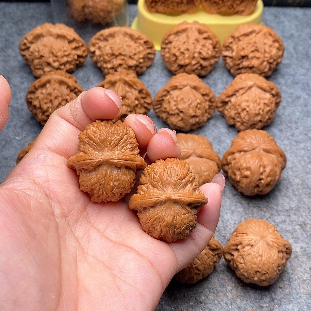 文玩核桃把件精品特价血麒麟34.8