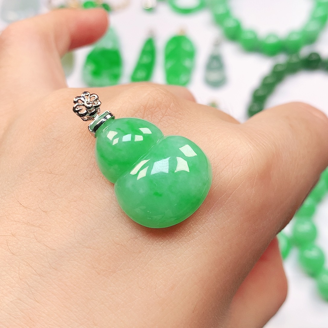 吊坠(不含链)18K金镶嵌翡翠