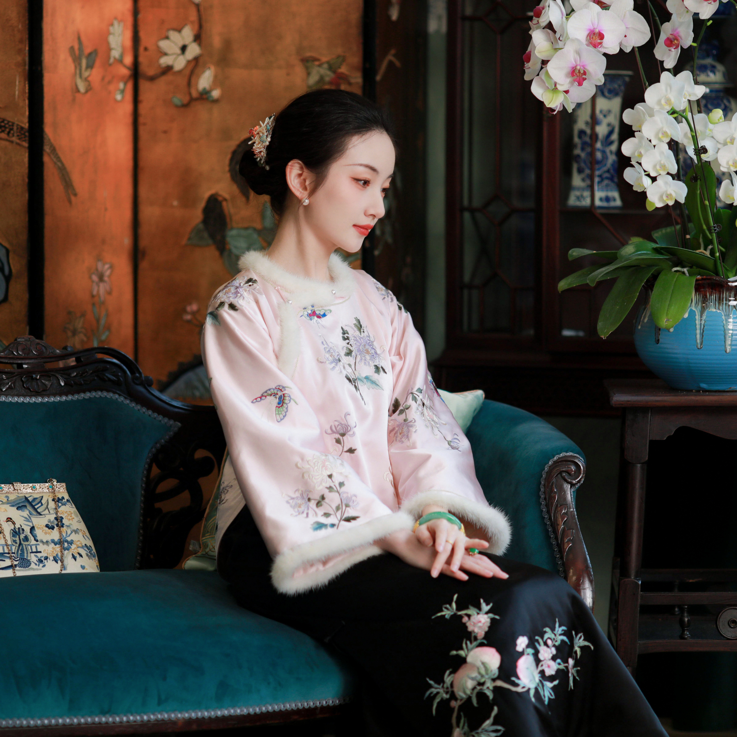 粉韵琅华丨一城风絮丨秋冬真丝缎貂毛绣花保暖倒大袖国风毛条上衣