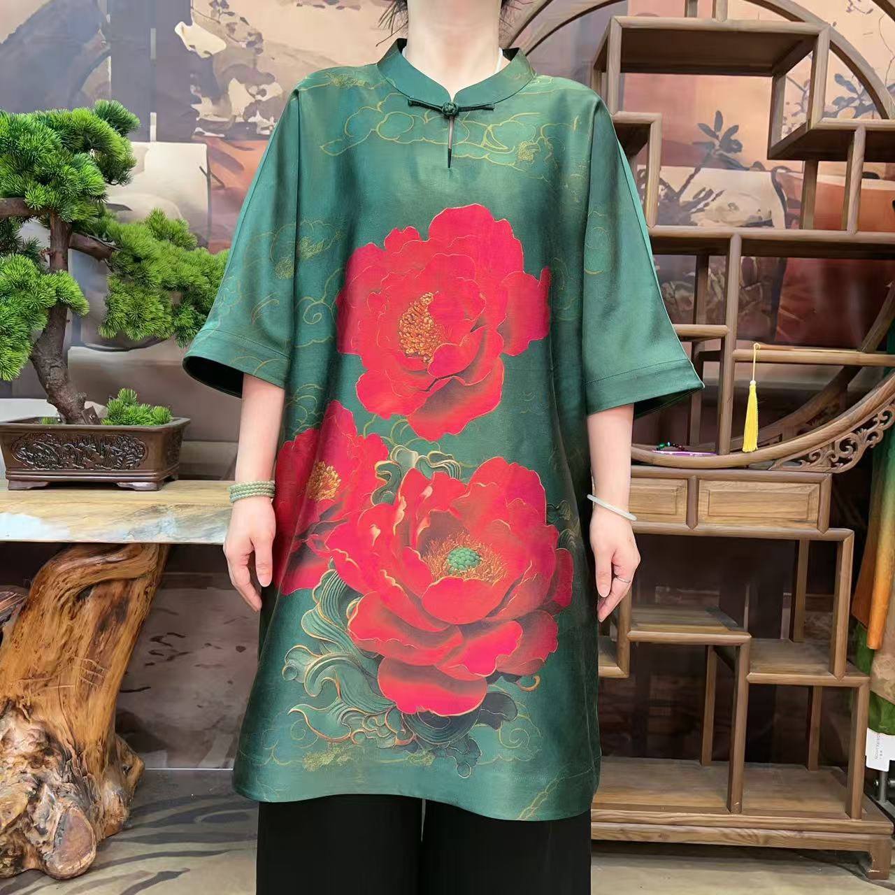 60姆米绿色牡丹花中长款富婆衫100桑蚕丝