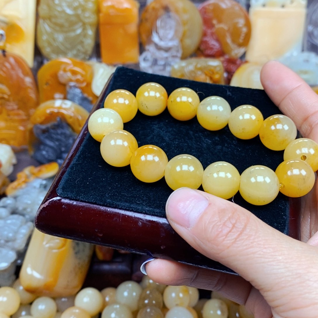 石英质玉（黄龙玉）未镶嵌颈饰