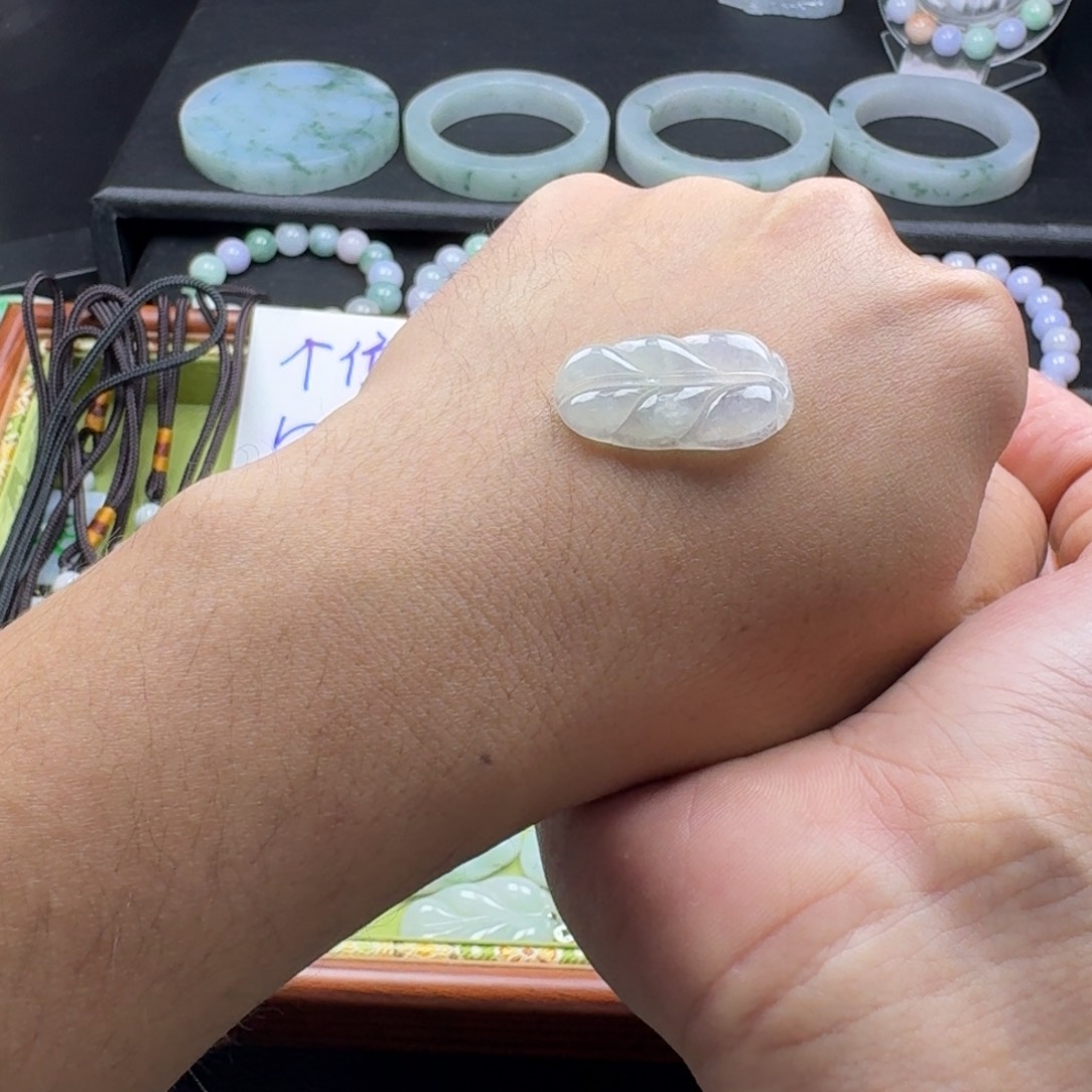 翡翠未镶嵌颈饰多样性发货一个