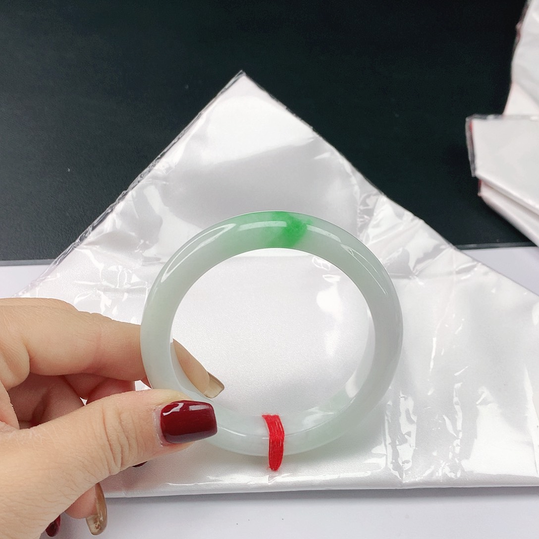 翡翠手镯未镶嵌翡翠097