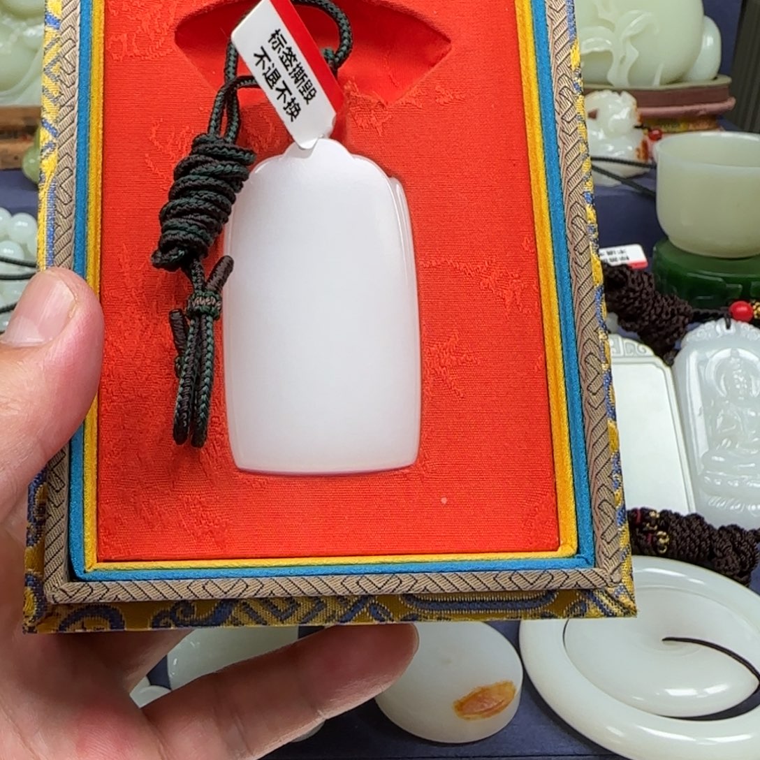 做***事未镶嵌和田玉挂件