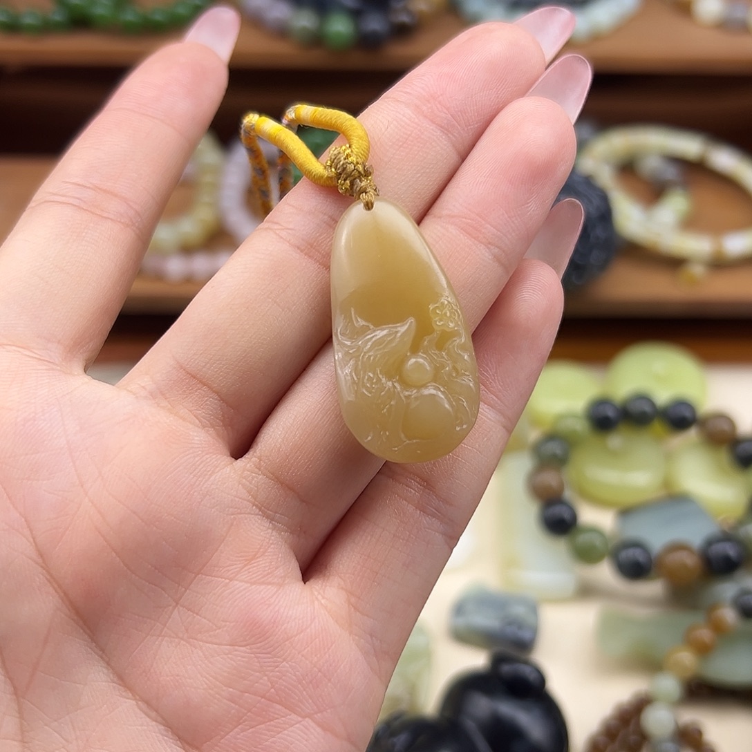 婷***和田玉未镶嵌颈饰