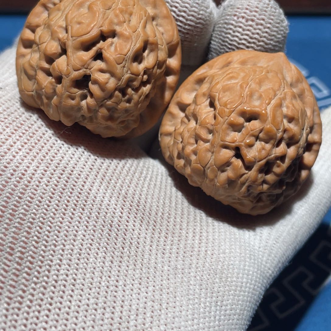 文玩核桃吊坠金字塔