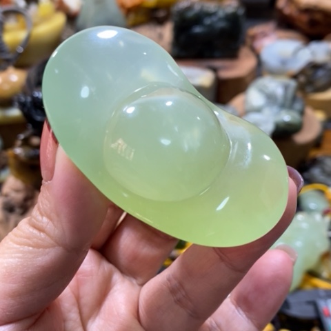 蛇纹石玉手把或挂件未镶嵌