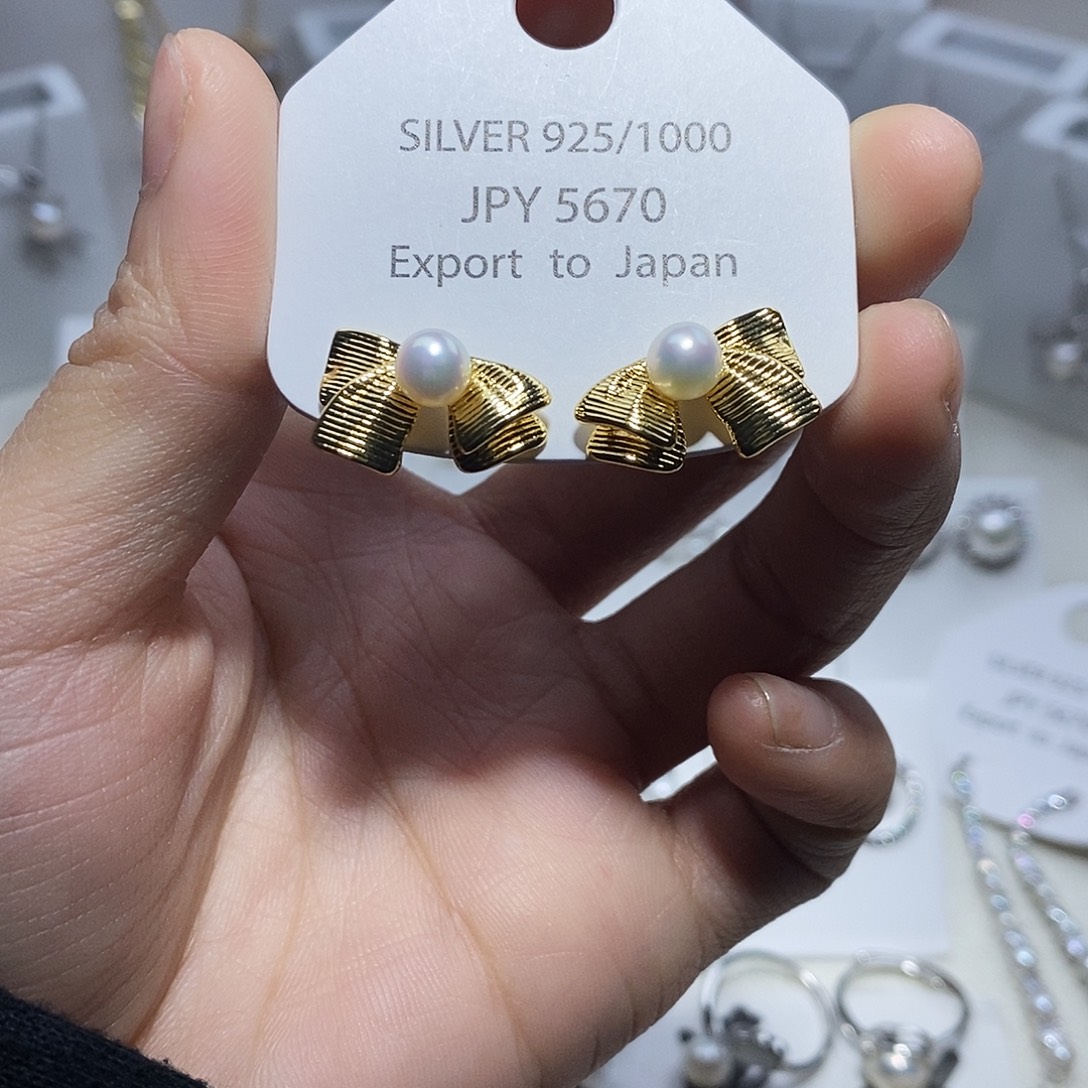 淡水珍珠耳饰未镶嵌