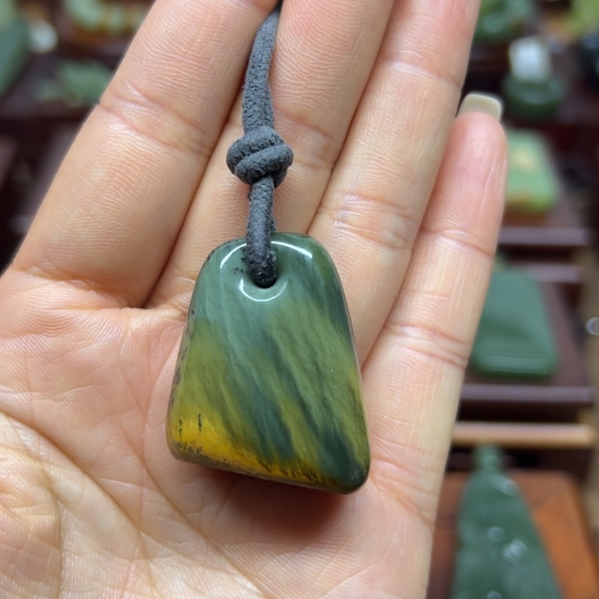 【闪购商品】岫岩河磨玉（透闪石质玉）未镶嵌颈饰时来运转