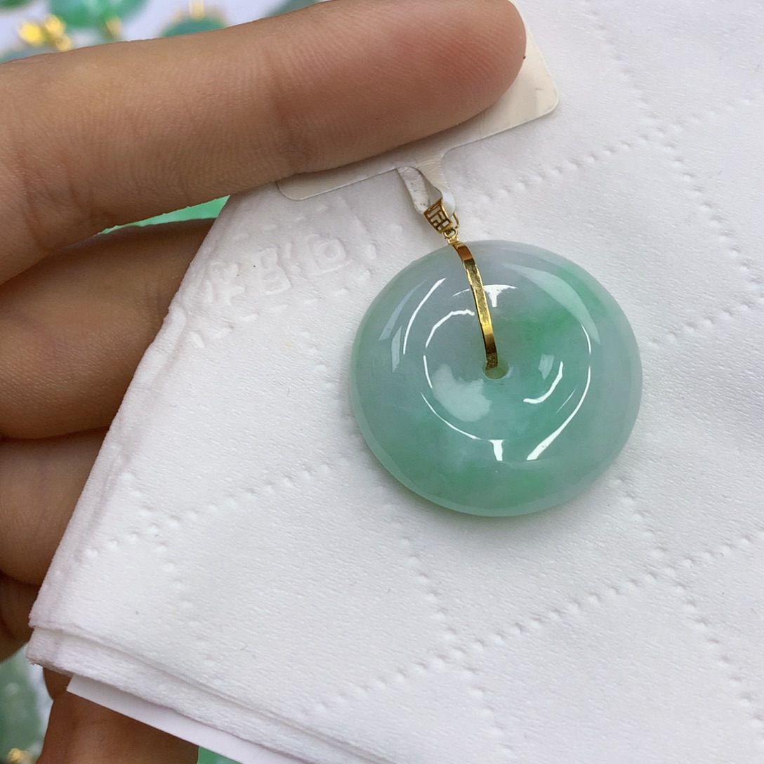 翡翠18K金镶嵌颈饰