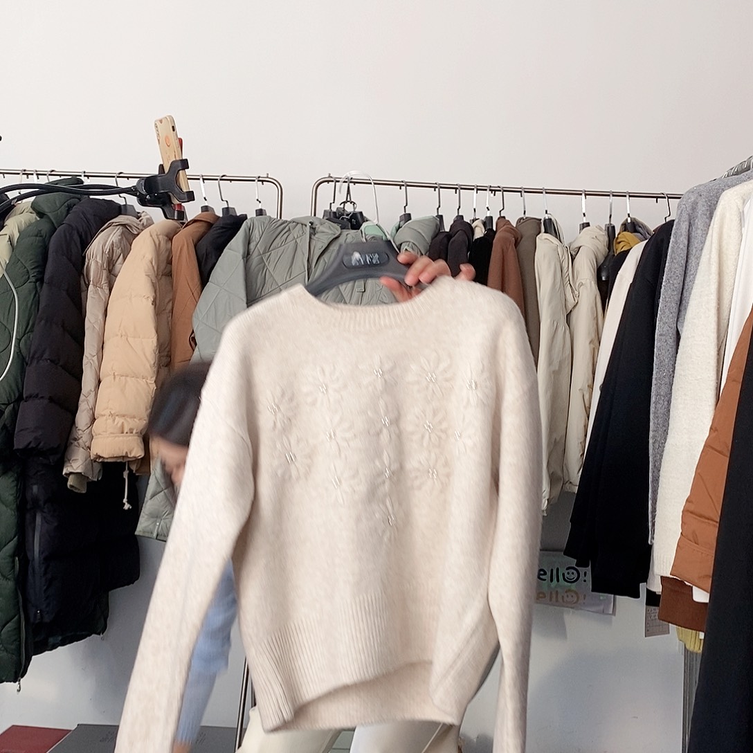 130斤以内米白色花朵