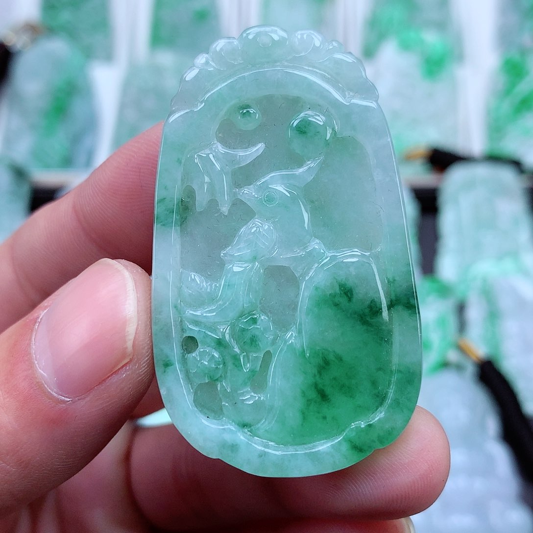 翡翠颈饰未镶嵌翡翠吊坠