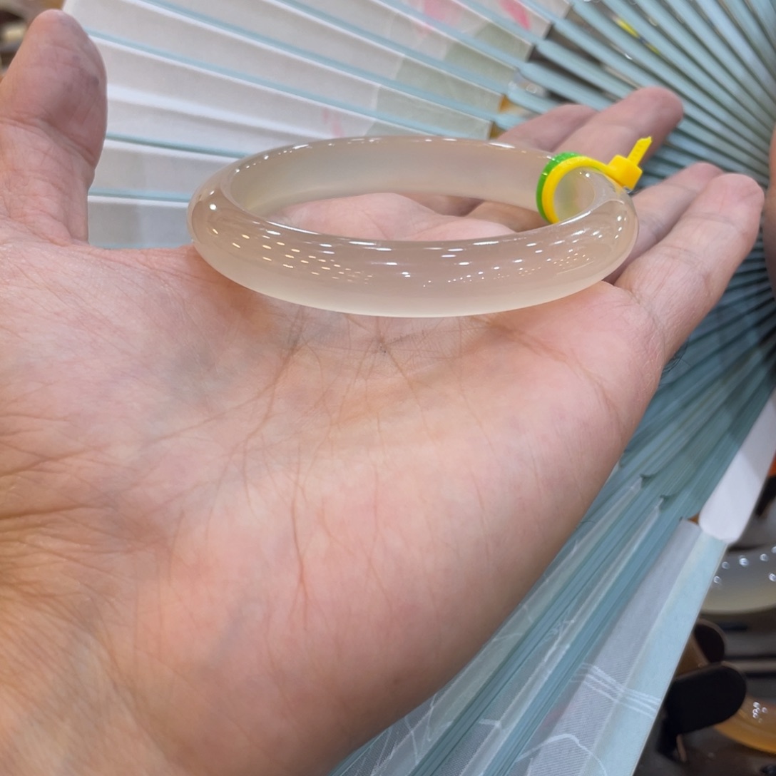 玛瑙/玉髓手镯未镶嵌你****乎