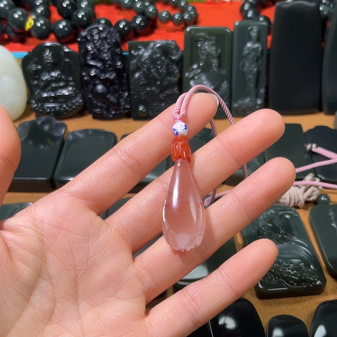 西***的南红玛瑙未镶嵌颈饰