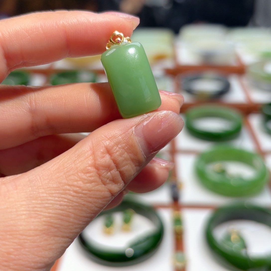 和田玉吊坠(赠链)未镶嵌