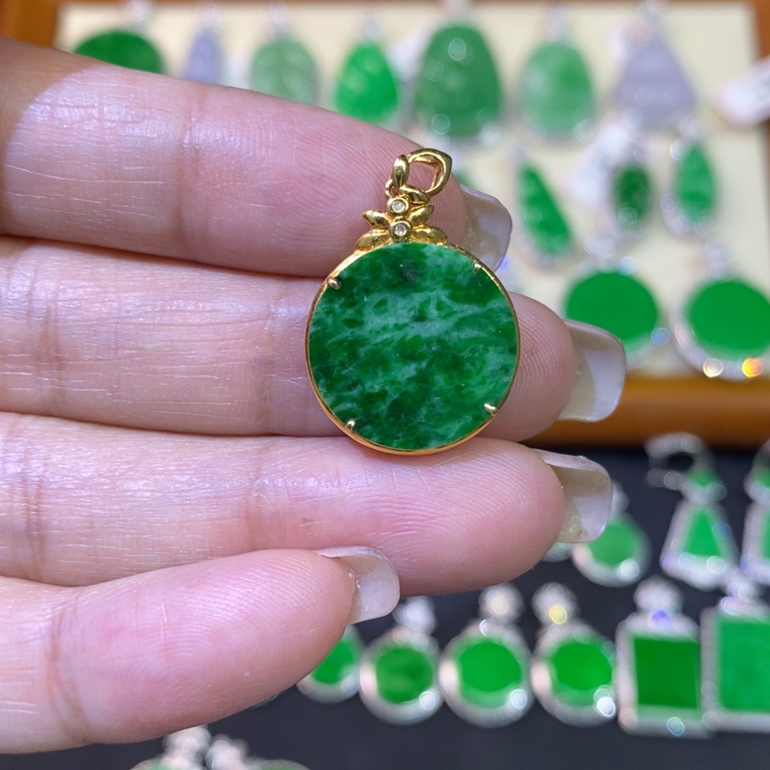 翡翠吊坠(不含链)18K金镶嵌吊坠